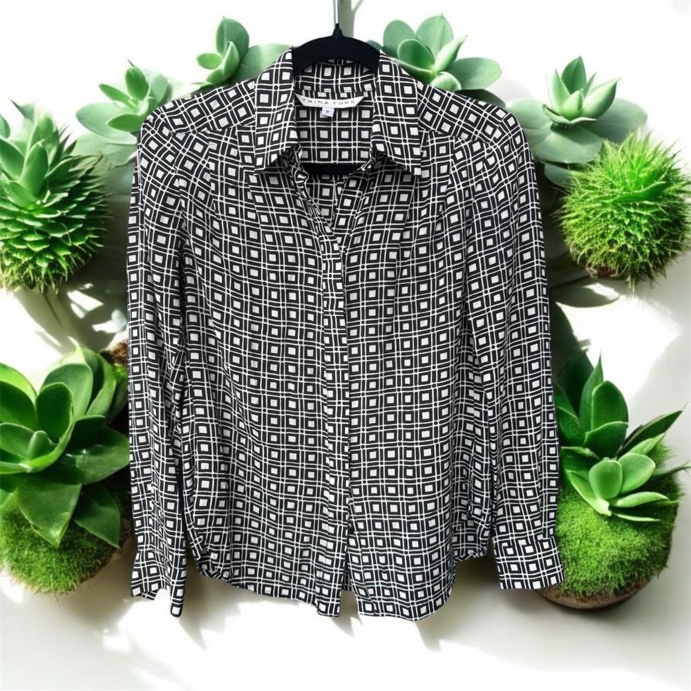 Trina Turk 100% Silk Shirt with a Black and White Geometric Print Size Small
